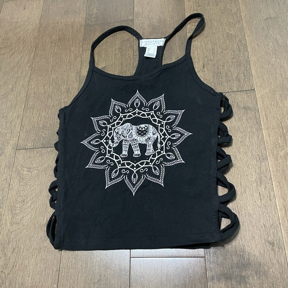 streatwear society Tops - 🌷Crop top with cutouts